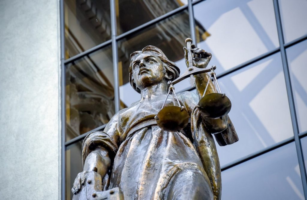 ВС РФ указал, что многократные обращения в правоохранительные органы могут рассматриваться как злоупотребление правом